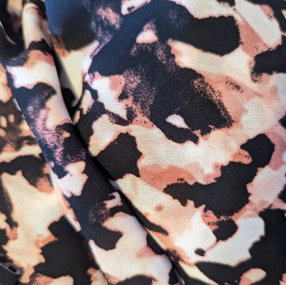 Women's | Sleeveless Blouse | Medium - Picture 9 of 9